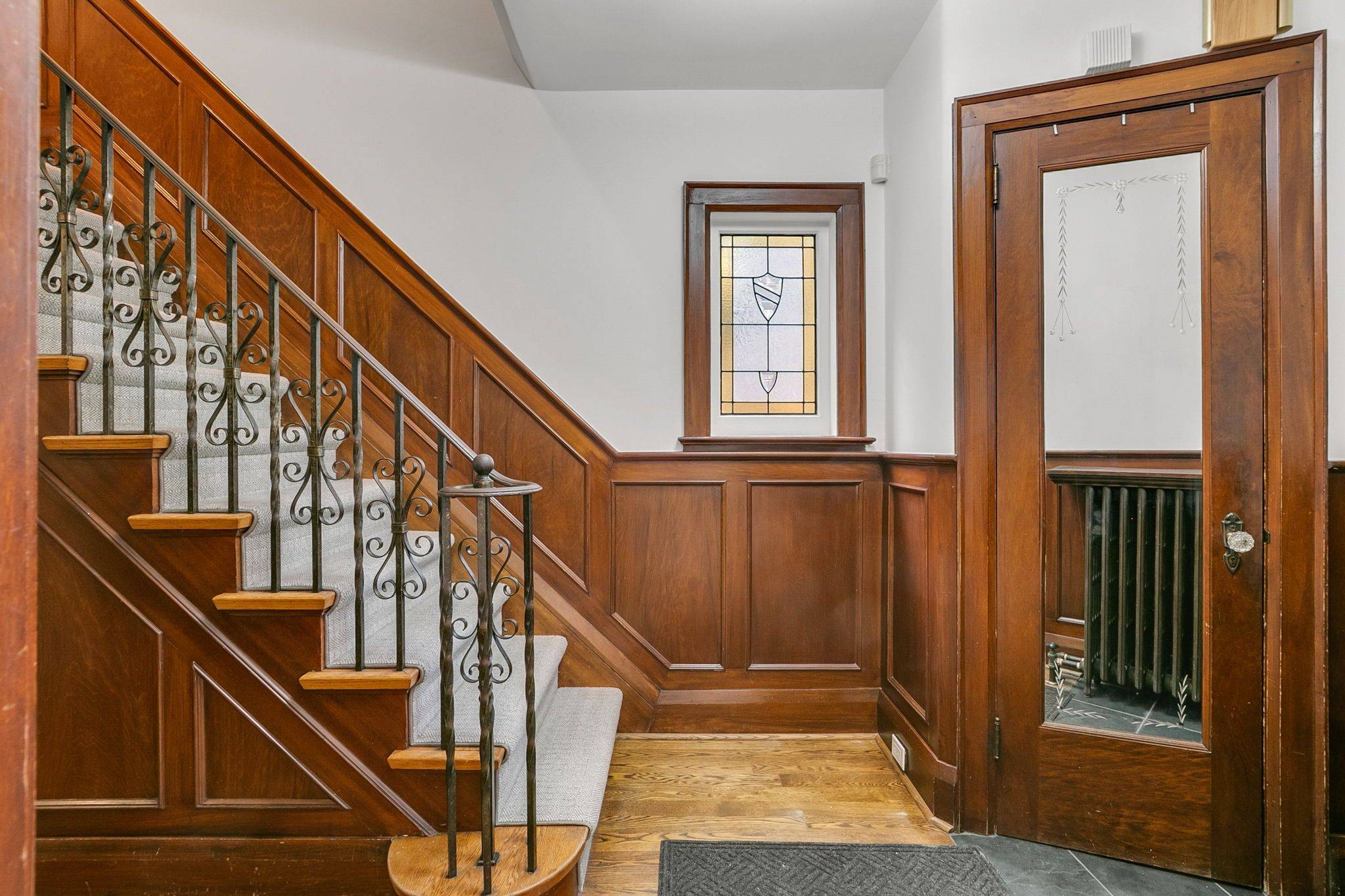 7 Fleming CRES, Toronto C11, ON M4G 2A9