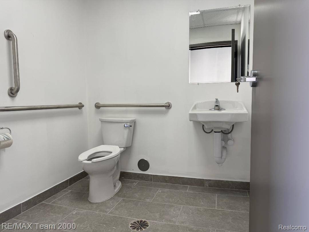 13635 Northline RD, Southgate, MI 48195