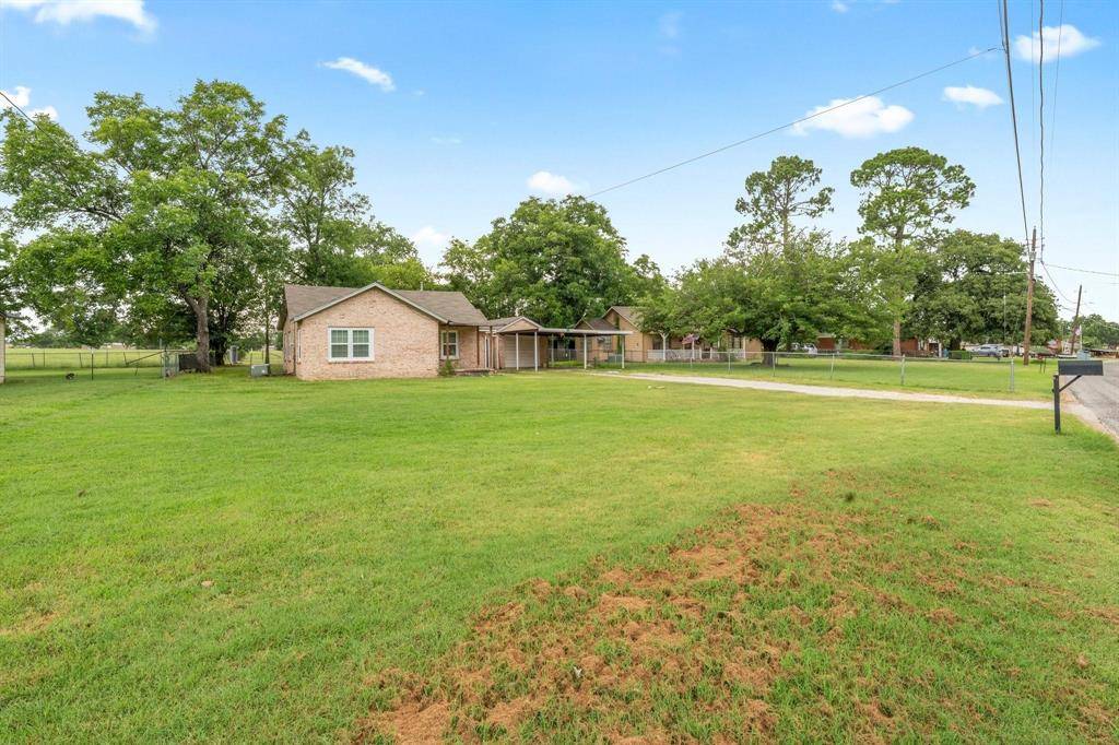 1116 S Texas Street, De Leon, TX 76444