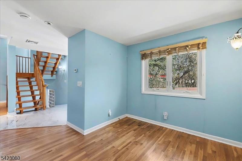 376 Kenwood St #9, Englewood City, NJ 07631