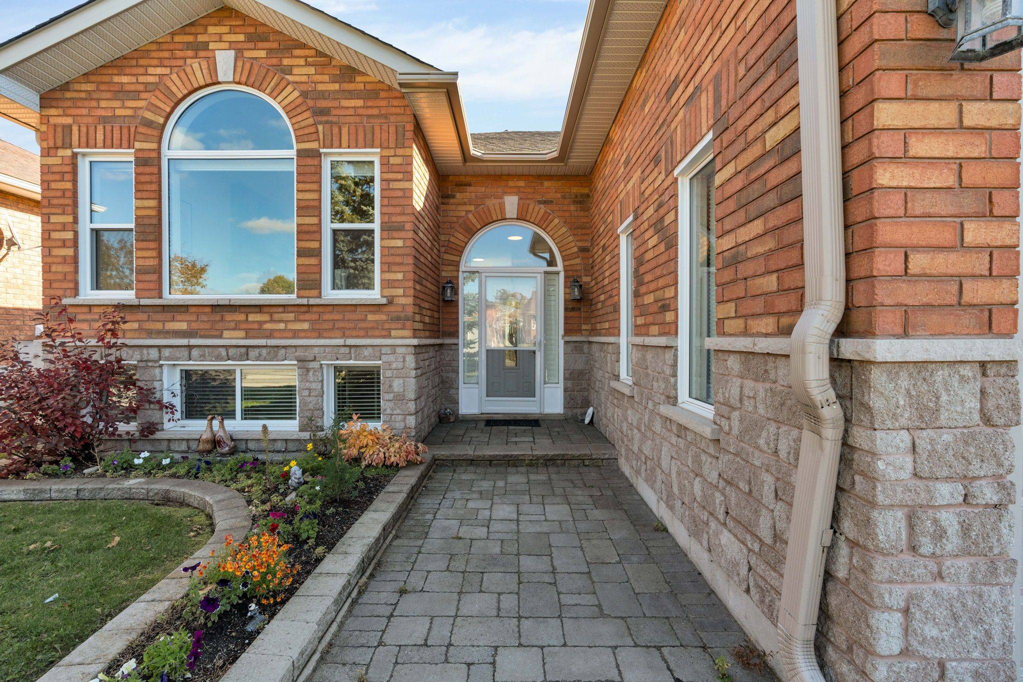 77 Marsellus DR, Barrie, ON L4N 8R6