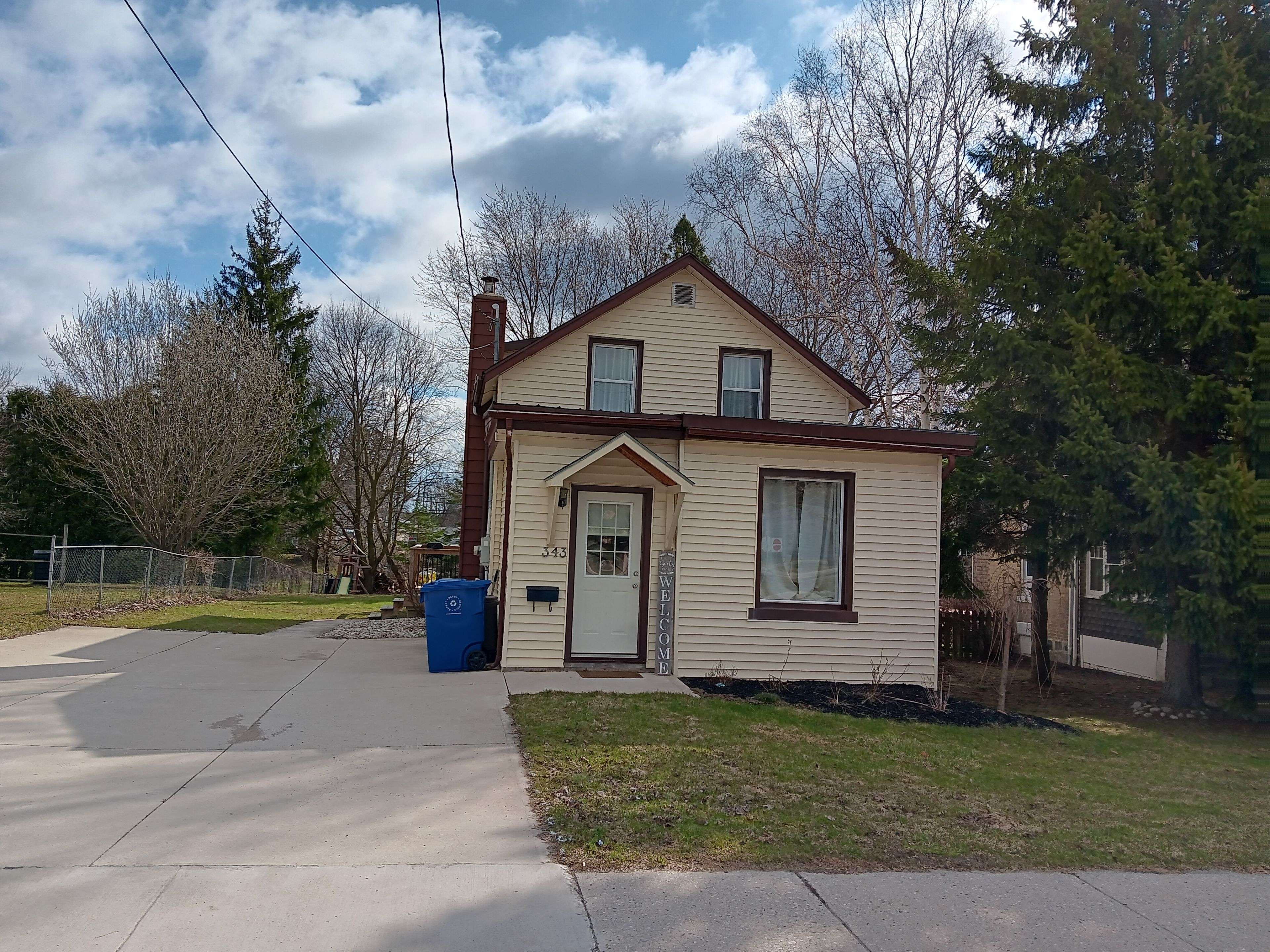 343 10th AVE, Hanover, ON N4N 2N4