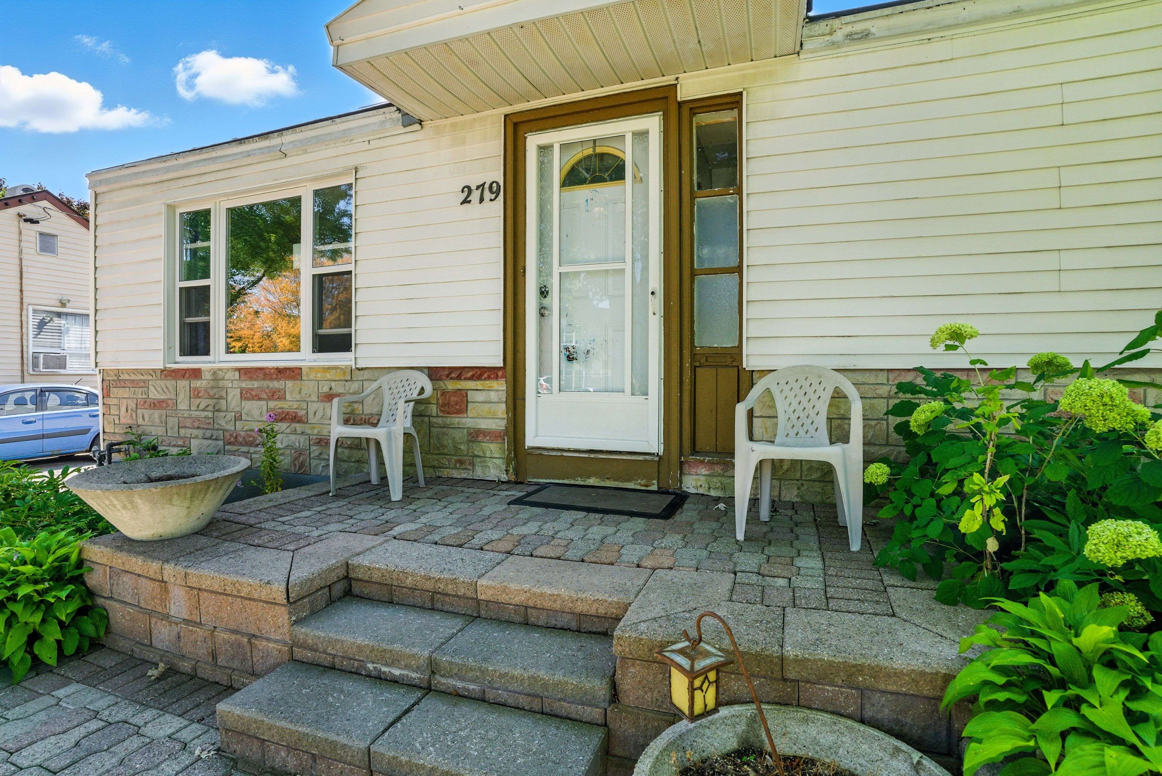 279 Anna AVE, Carlington - Central Park, ON K1Z 7V5