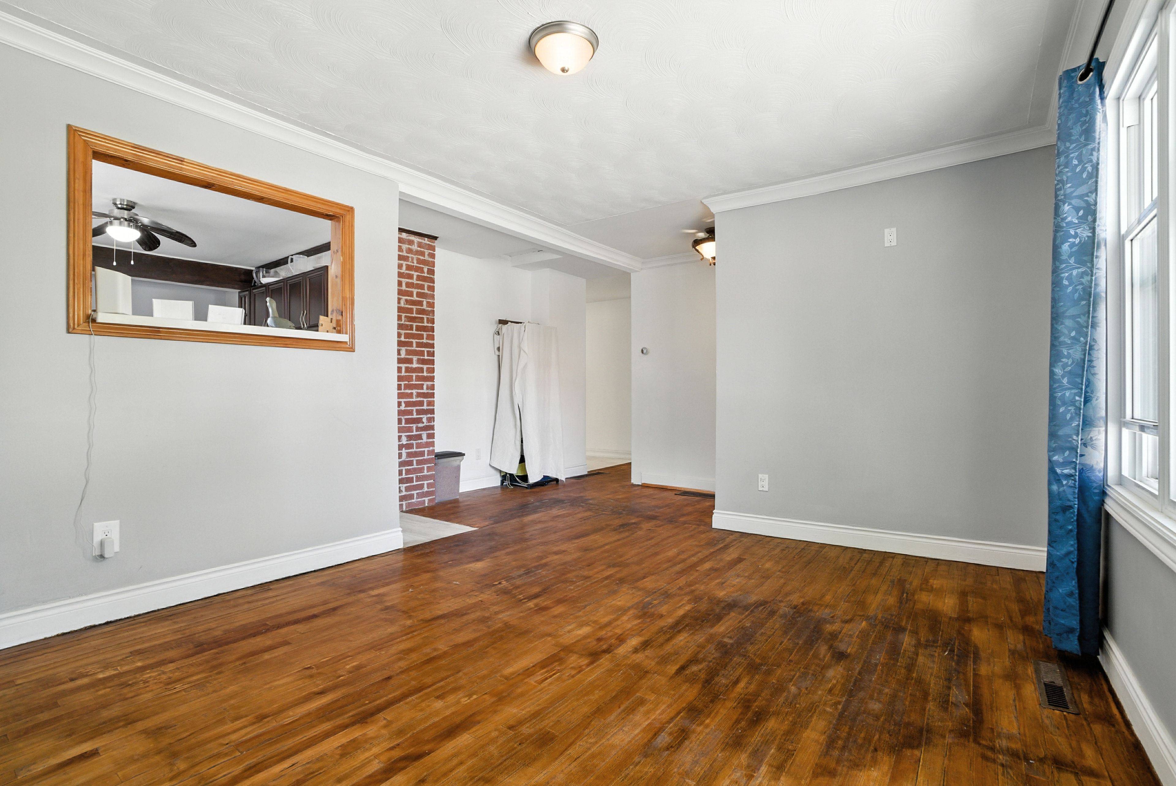 279 Anna AVE, Carlington - Central Park, ON K1Z 7V5