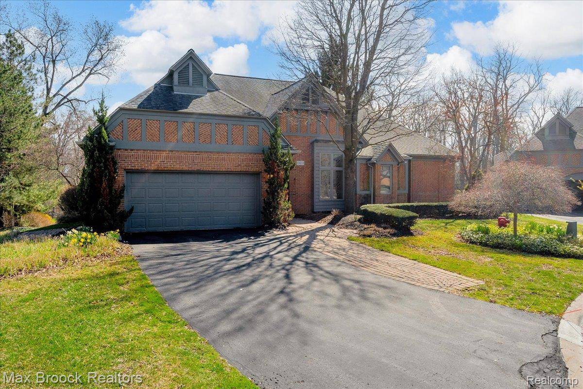 11633 Lorenz WAY, Plymouth Charter Township, MI 48170