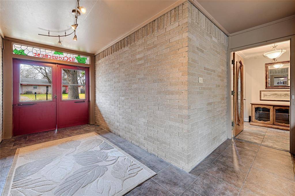 112 Cloudcrest Drive, Desoto, TX 75115