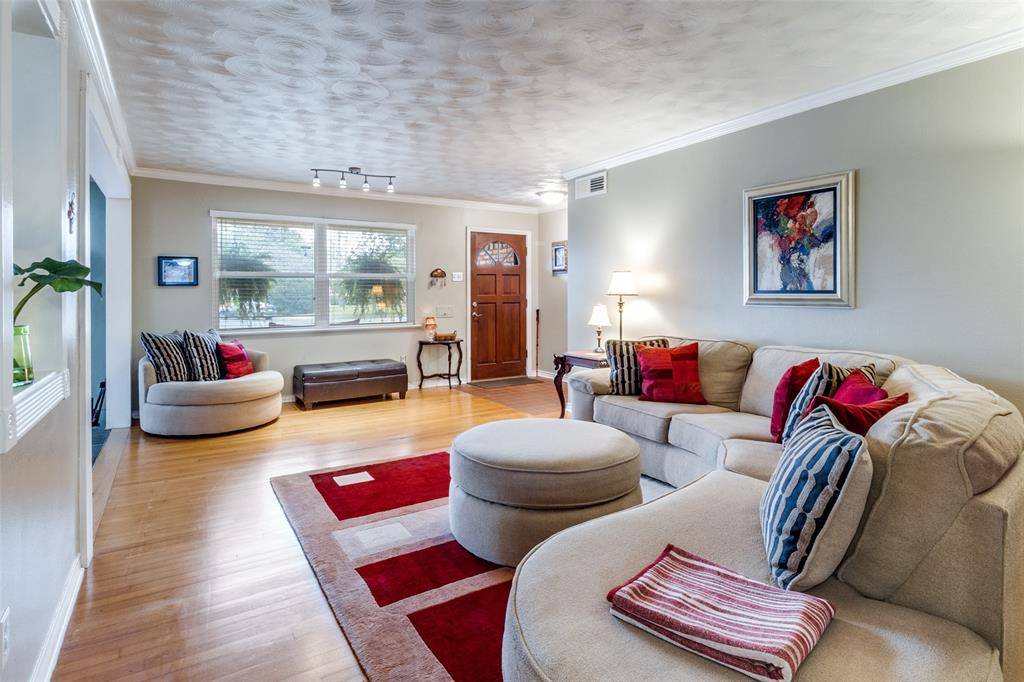 8518 Sweetwood Drive, Dallas, TX 75228