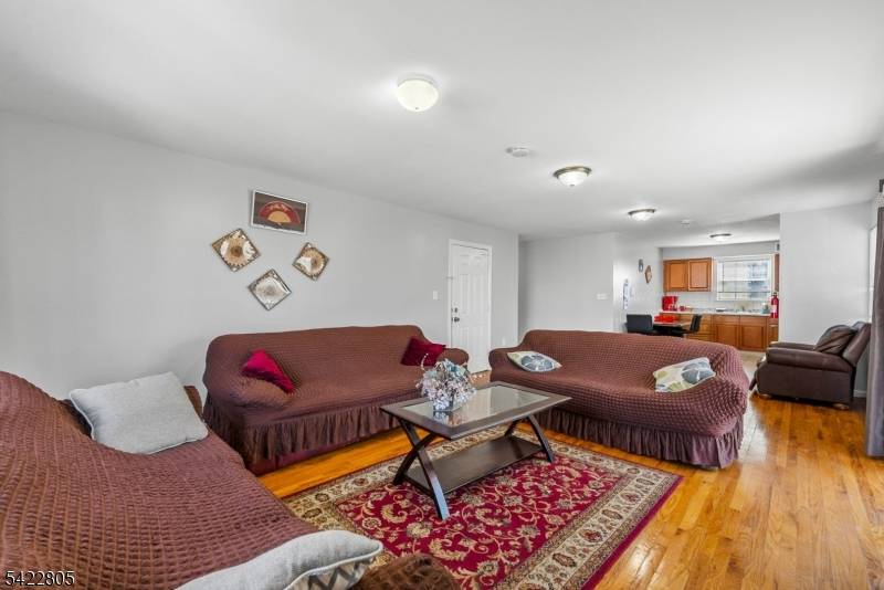 128 Leslie St, Newark City, NJ 07112