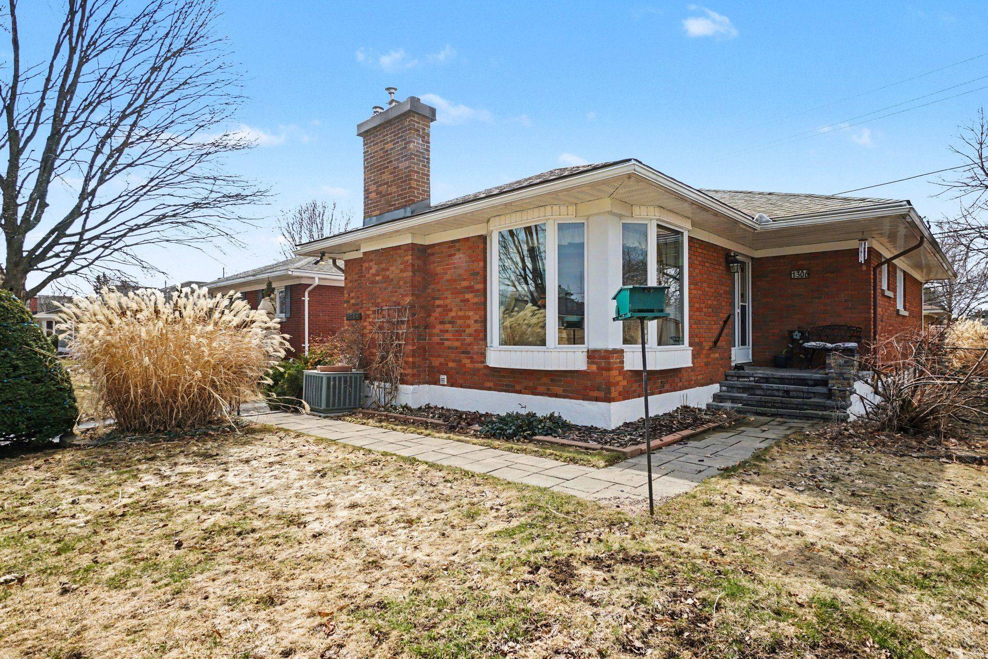 1306 Hanbury ST, Belair Park - Copeland Park And Area, ON K2C 2M2