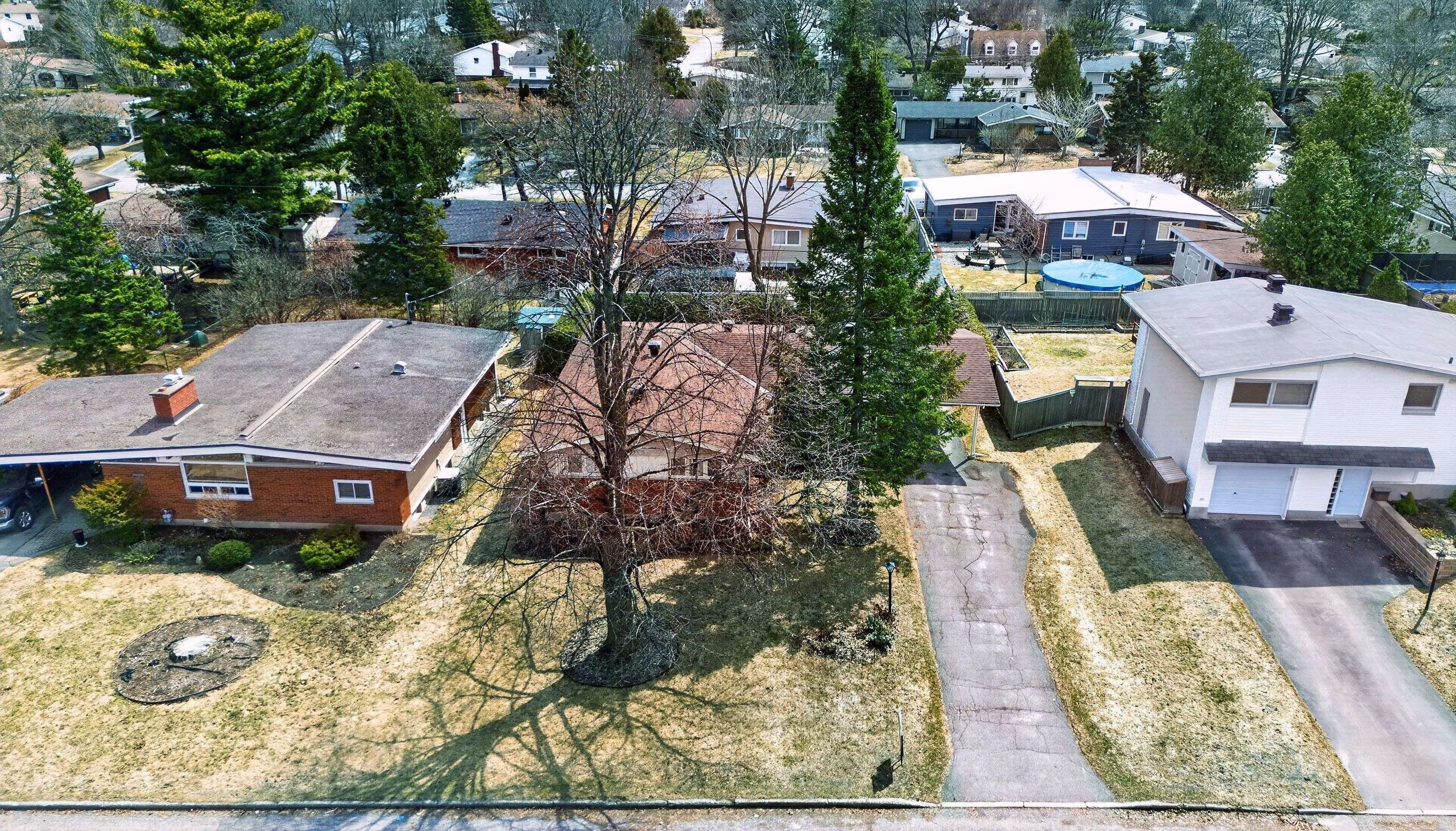 32 Bowmoor AVE, Cityview - Parkwoods Hills - Rideau Shore, ON K2E 6M4
