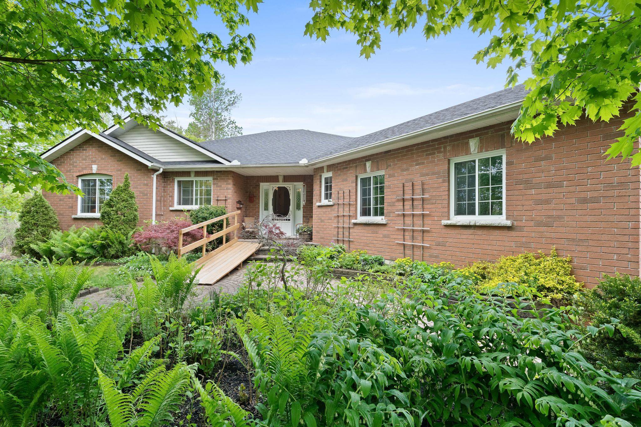 252 Bullis RD, Brighton, ON K0K 1H0