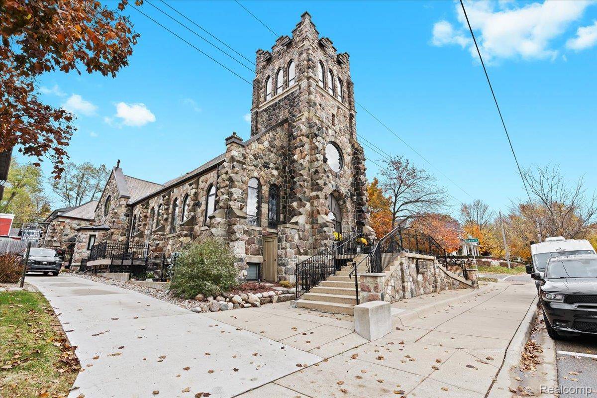 217 E Commerce ST, Milford Village, MI 48381