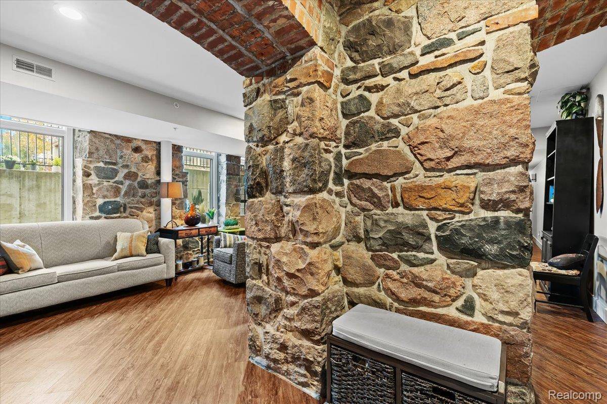 217 E Commerce ST, Milford Village, MI 48381