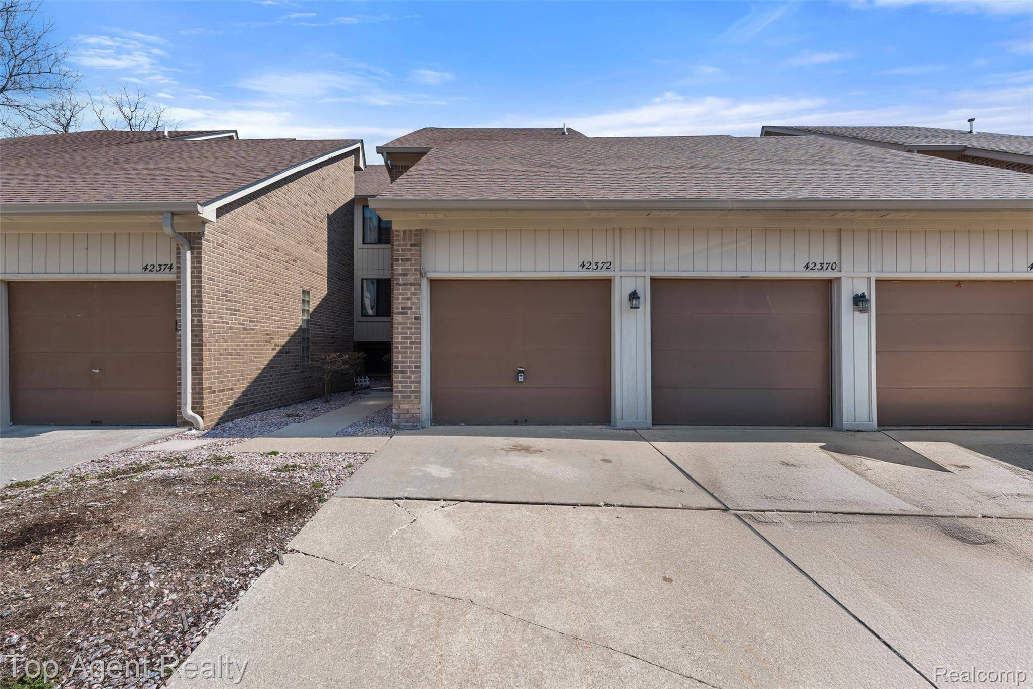42372 Lochmoor ST, Clinton Charter Township, MI 48038