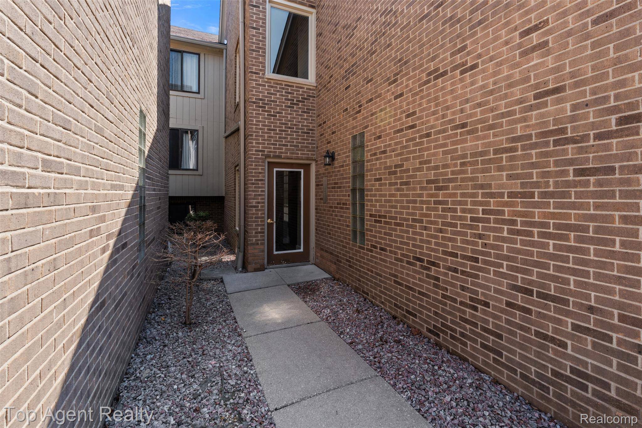 42372 Lochmoor ST, Clinton Charter Township, MI 48038