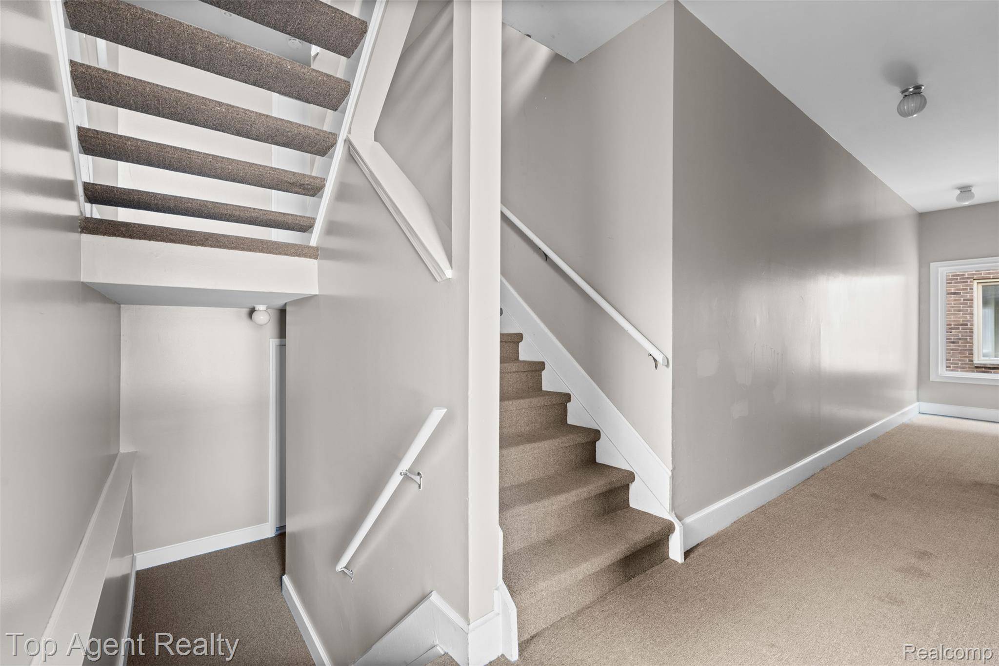 42372 Lochmoor ST, Clinton Charter Township, MI 48038