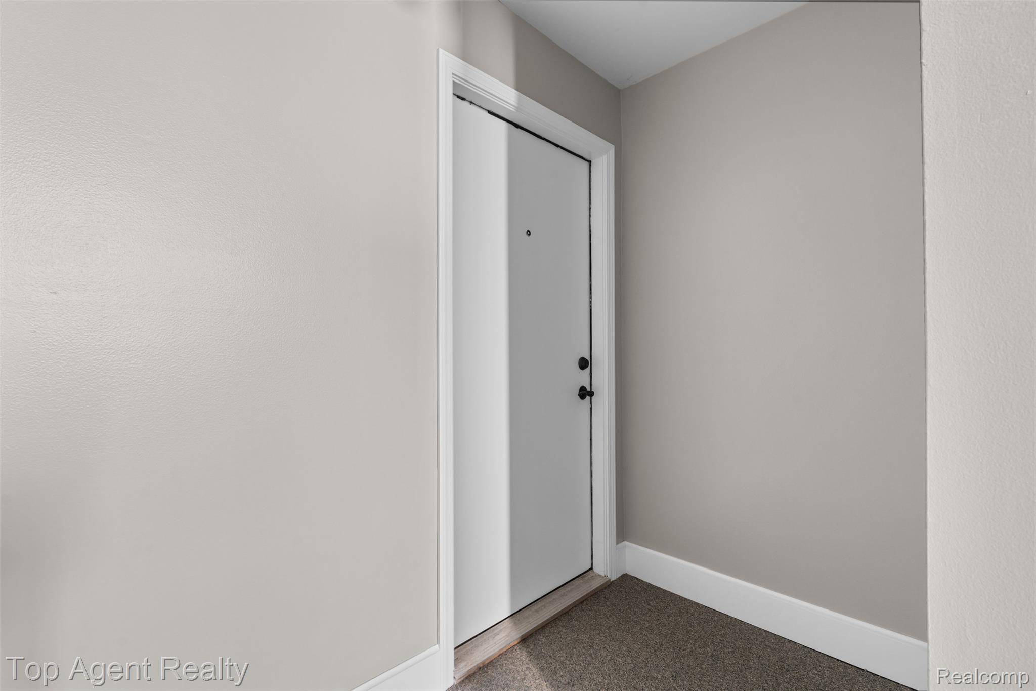 42372 Lochmoor ST, Clinton Charter Township, MI 48038