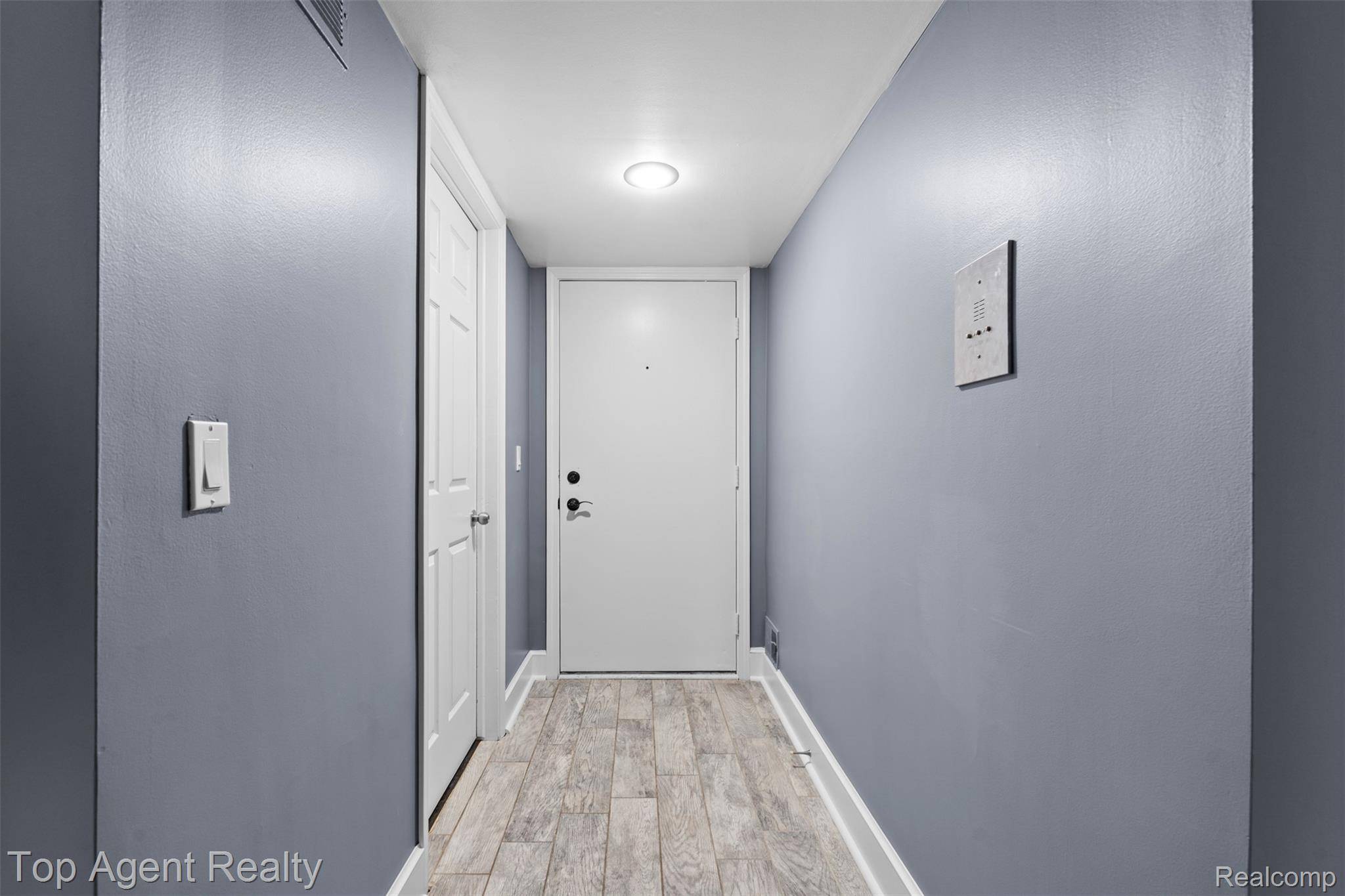 42372 Lochmoor ST, Clinton Charter Township, MI 48038