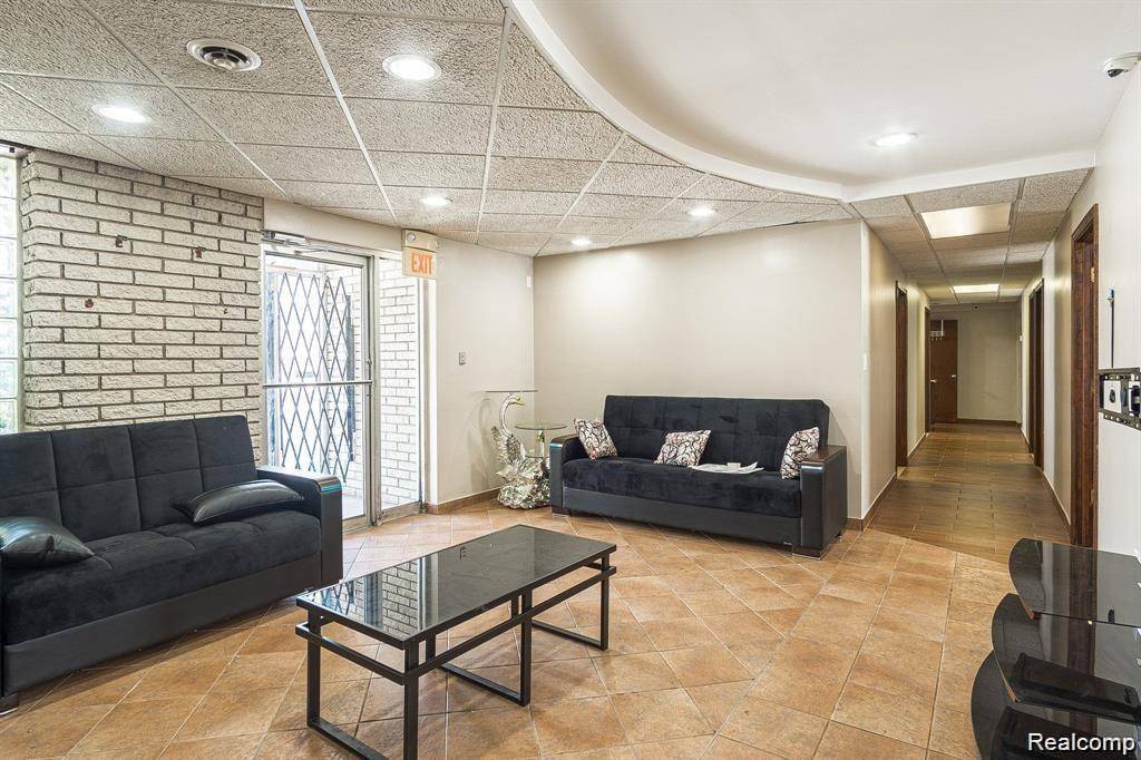 16825 W Warren AVE, Detroit, MI 48228