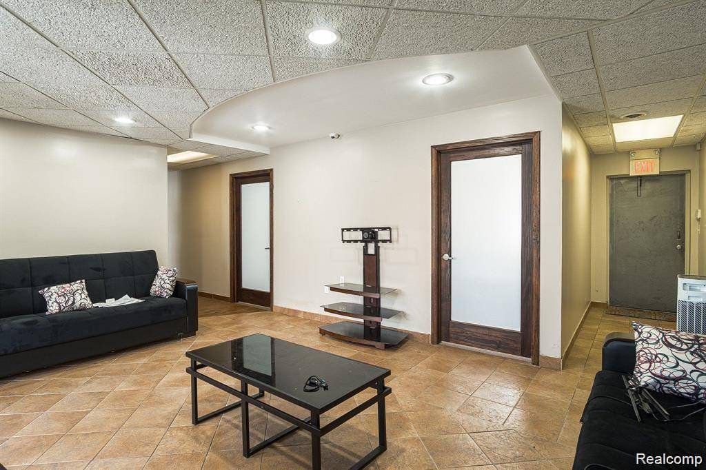 16825 W Warren AVE, Detroit, MI 48228