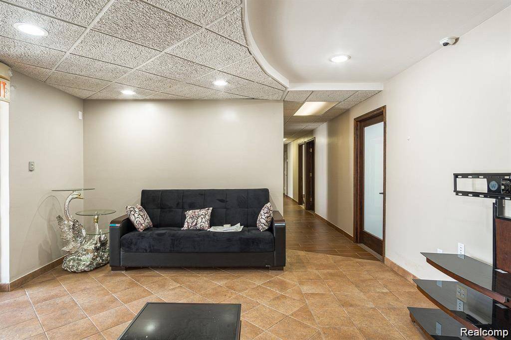 16825 W Warren AVE, Detroit, MI 48228