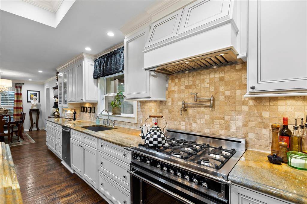 1432 Sylvan Avenue, Dallas, TX 75208