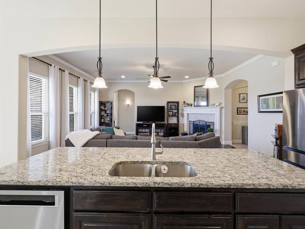 1114 Texanna Trail, Midlothian, TX 76065