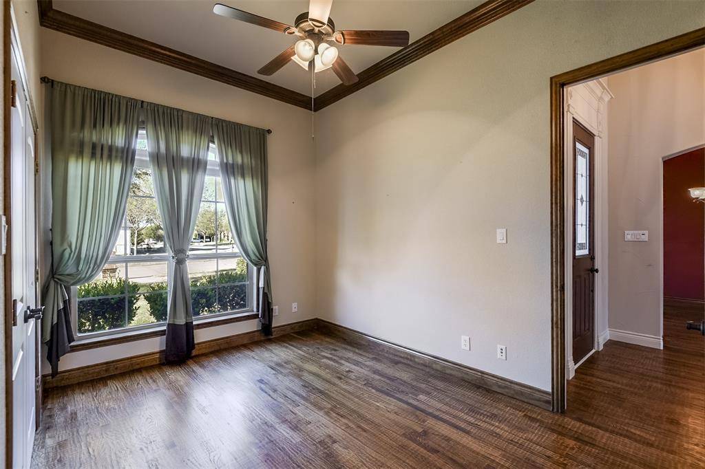 101 Tee Side Drive, Waxahachie, TX 75165