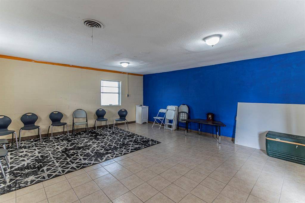 2817 Cherry Valley Boulevard, Dallas, TX 75241