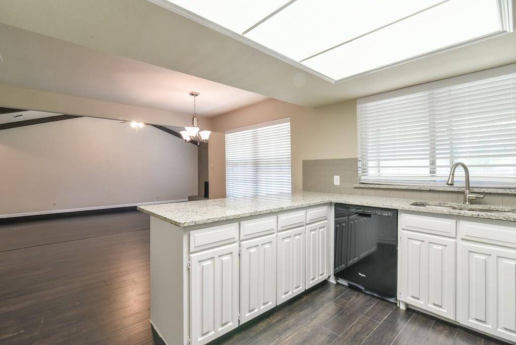 1808 Overbrook Drive, Arlington, TX 76014