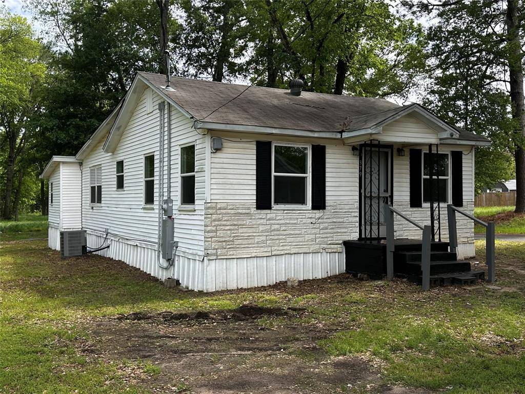 379 S Center Street, Gladewater, TX 75647