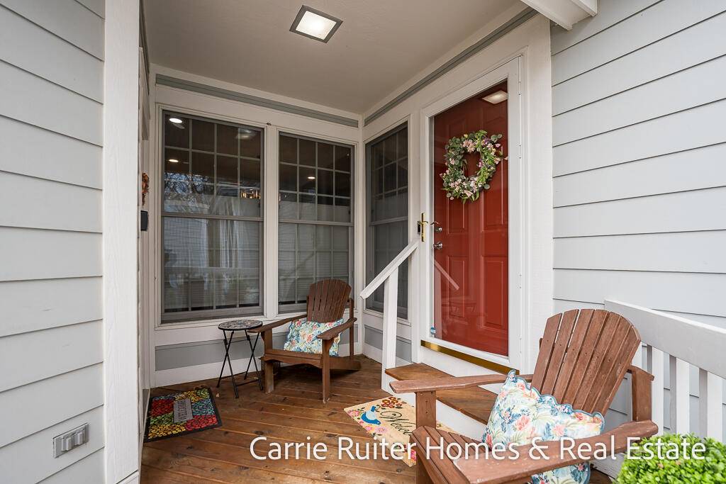 16919 Landing LN, Ferrysburg City, MI 49456