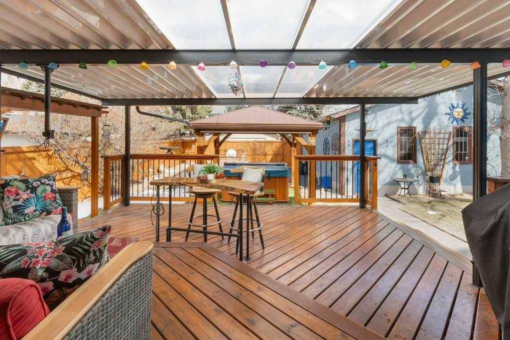 7304 35 AVE NW, Calgary, AB T3B 1T3