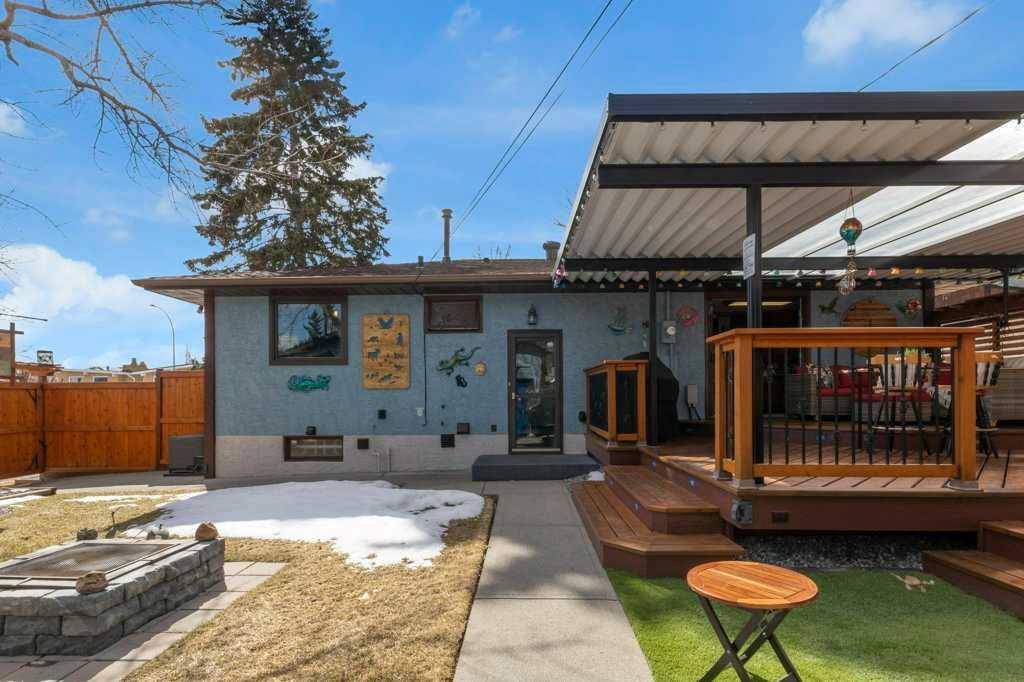 7304 35 AVE NW, Calgary, AB T3B 1T3
