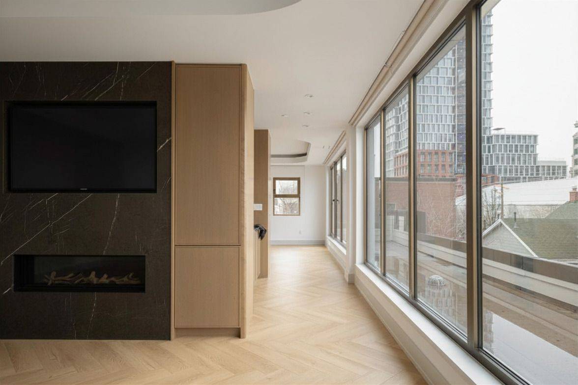 32 Rowanwood AVE #Fourth Level, Toronto C09, ON M4W 1Y7