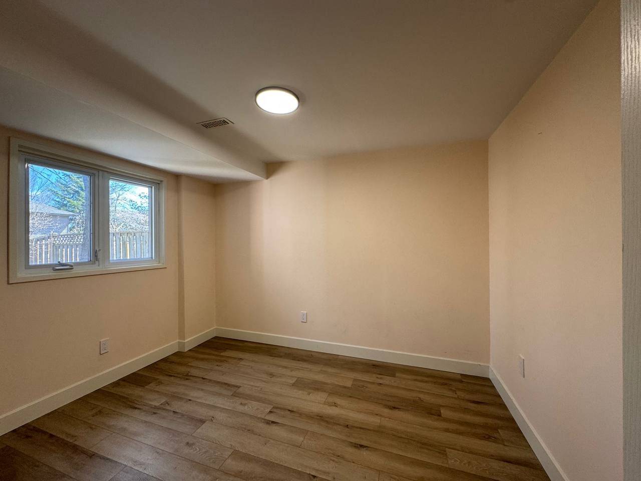 4 Mendys Forest(Lower Level) N/A, Aurora, ON L4G 5A3