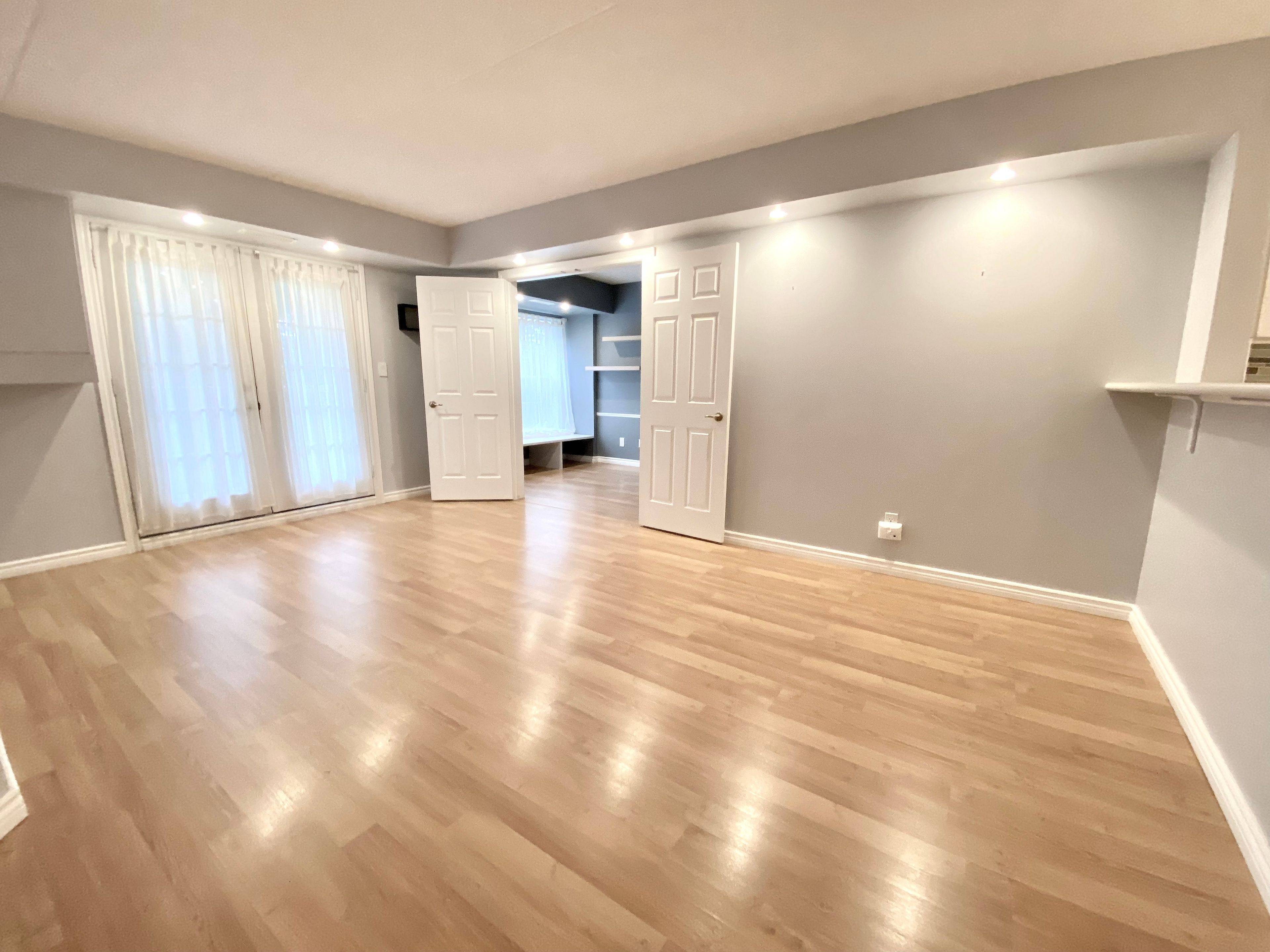 1450 Bishops Gate #209, Oakville, ON L6M 4N1