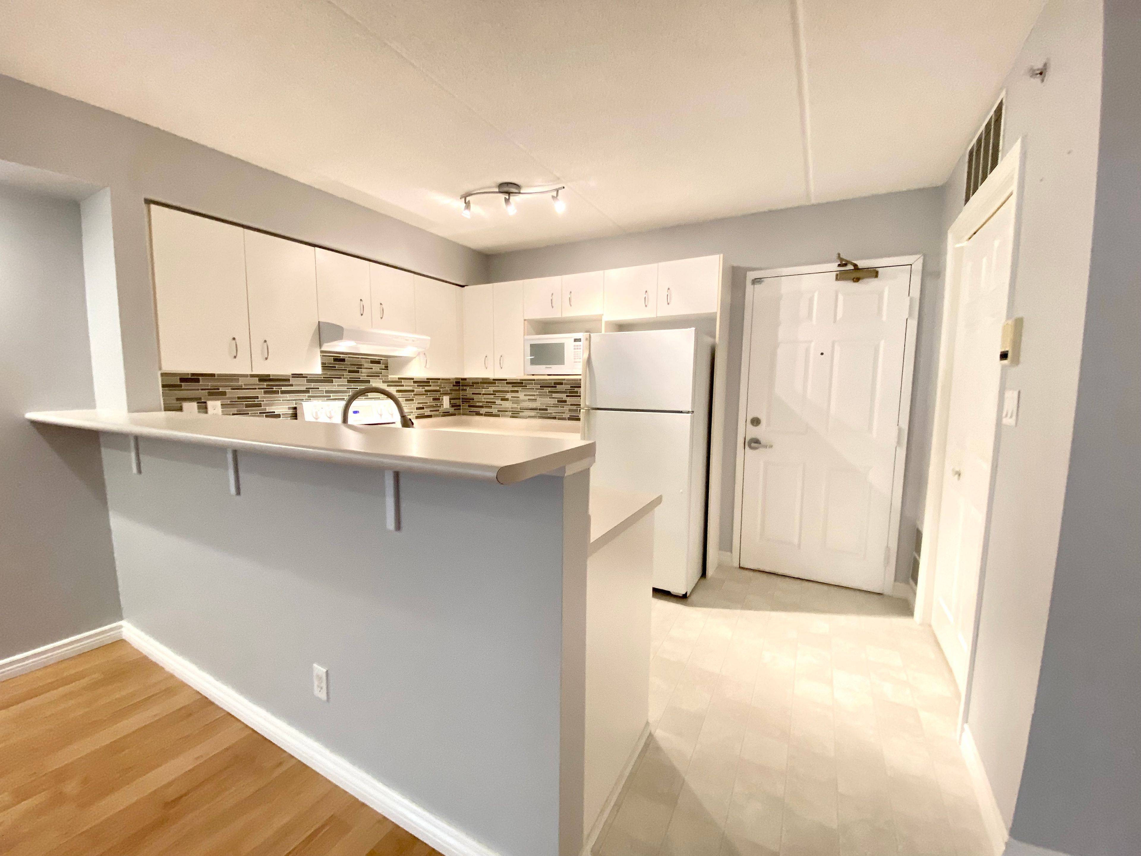 1450 Bishops Gate #209, Oakville, ON L6M 4N1