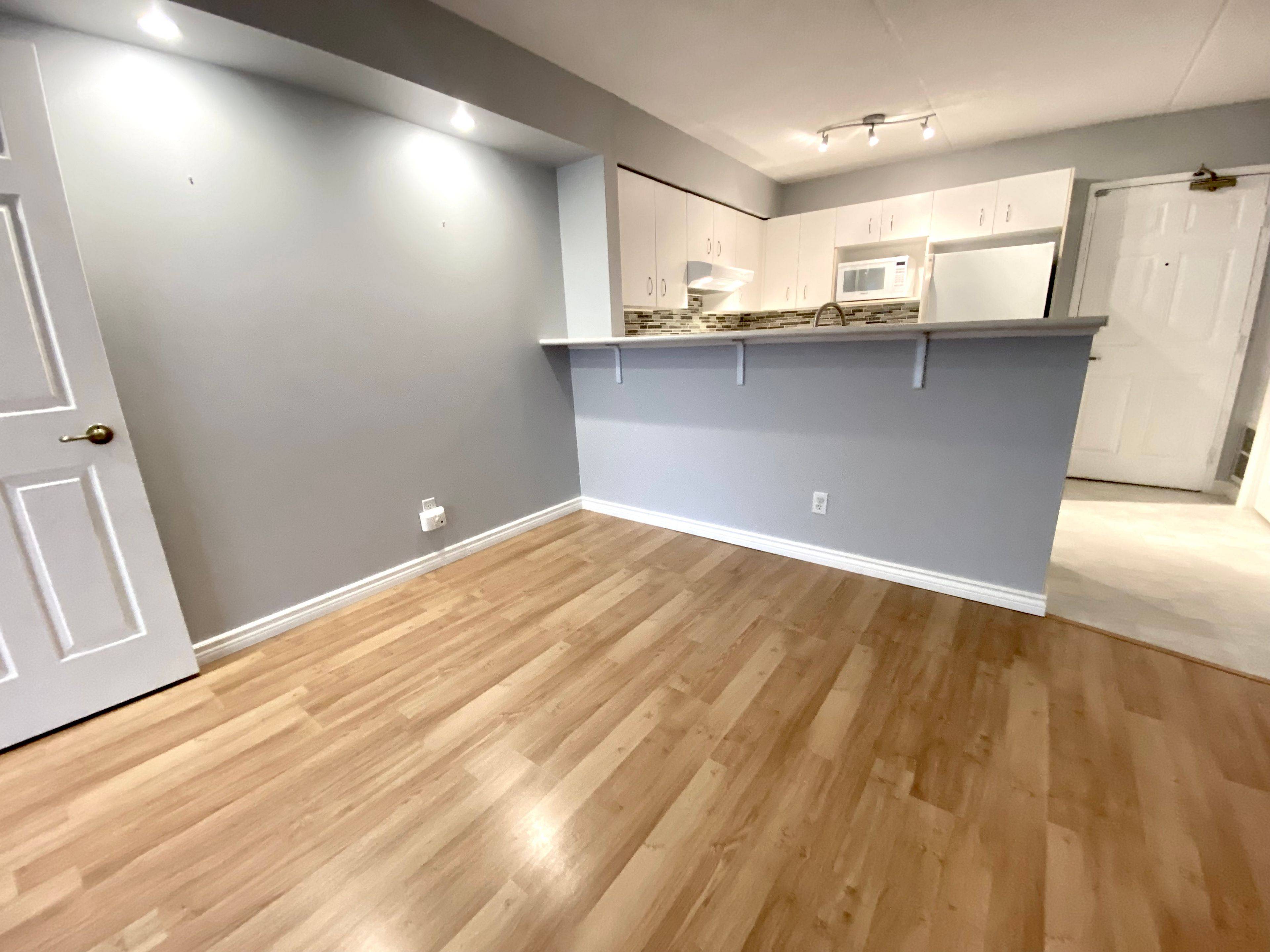 1450 Bishops Gate #209, Oakville, ON L6M 4N1