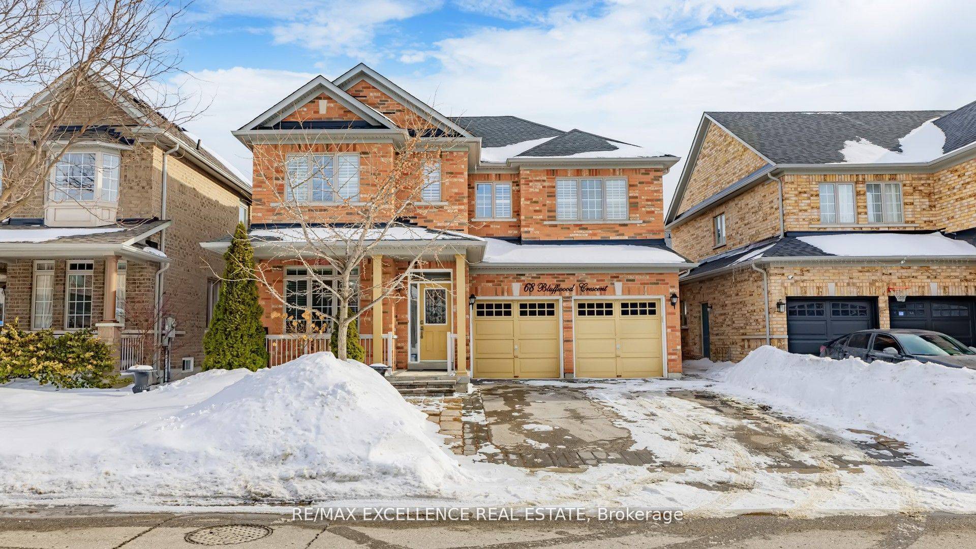 68 Bluffwood CRES, Brampton, ON L6P 2P3