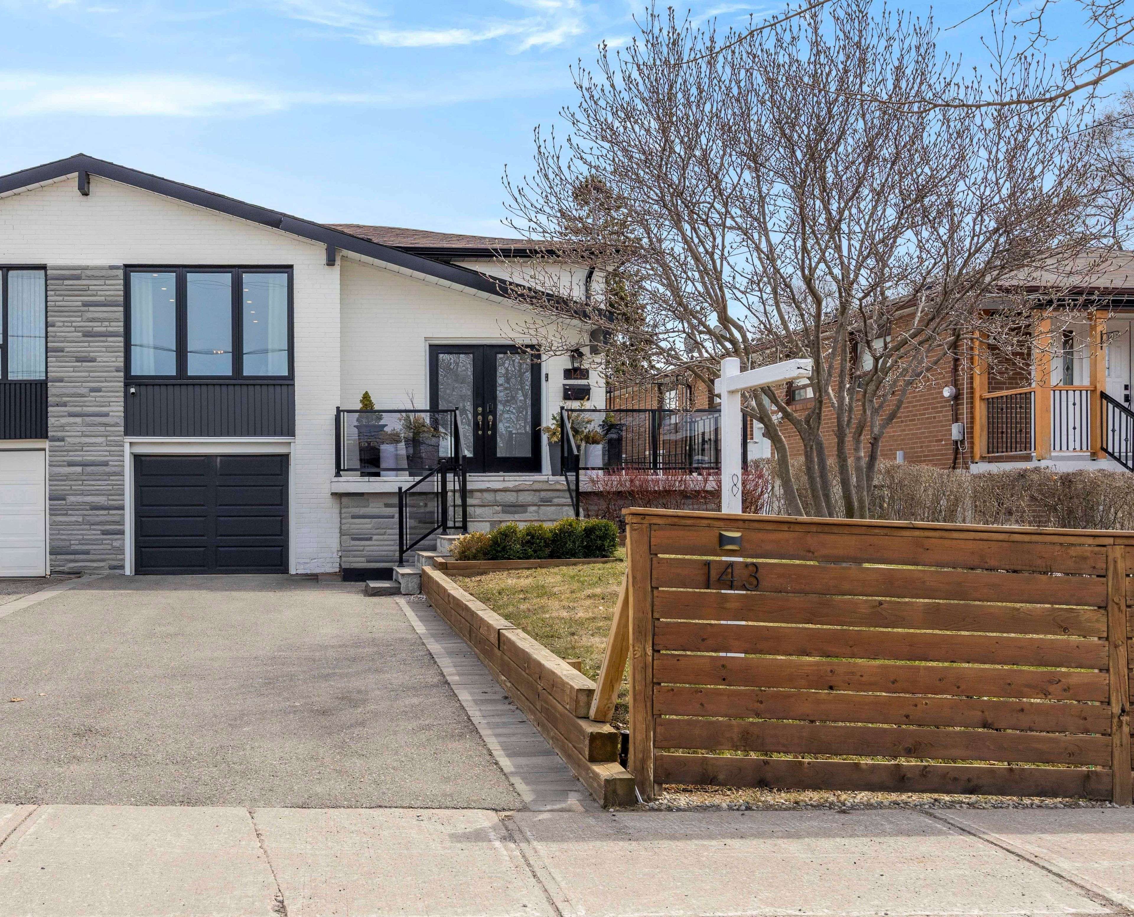 143 Grandravine DR, Toronto W05, ON M3J 1B3