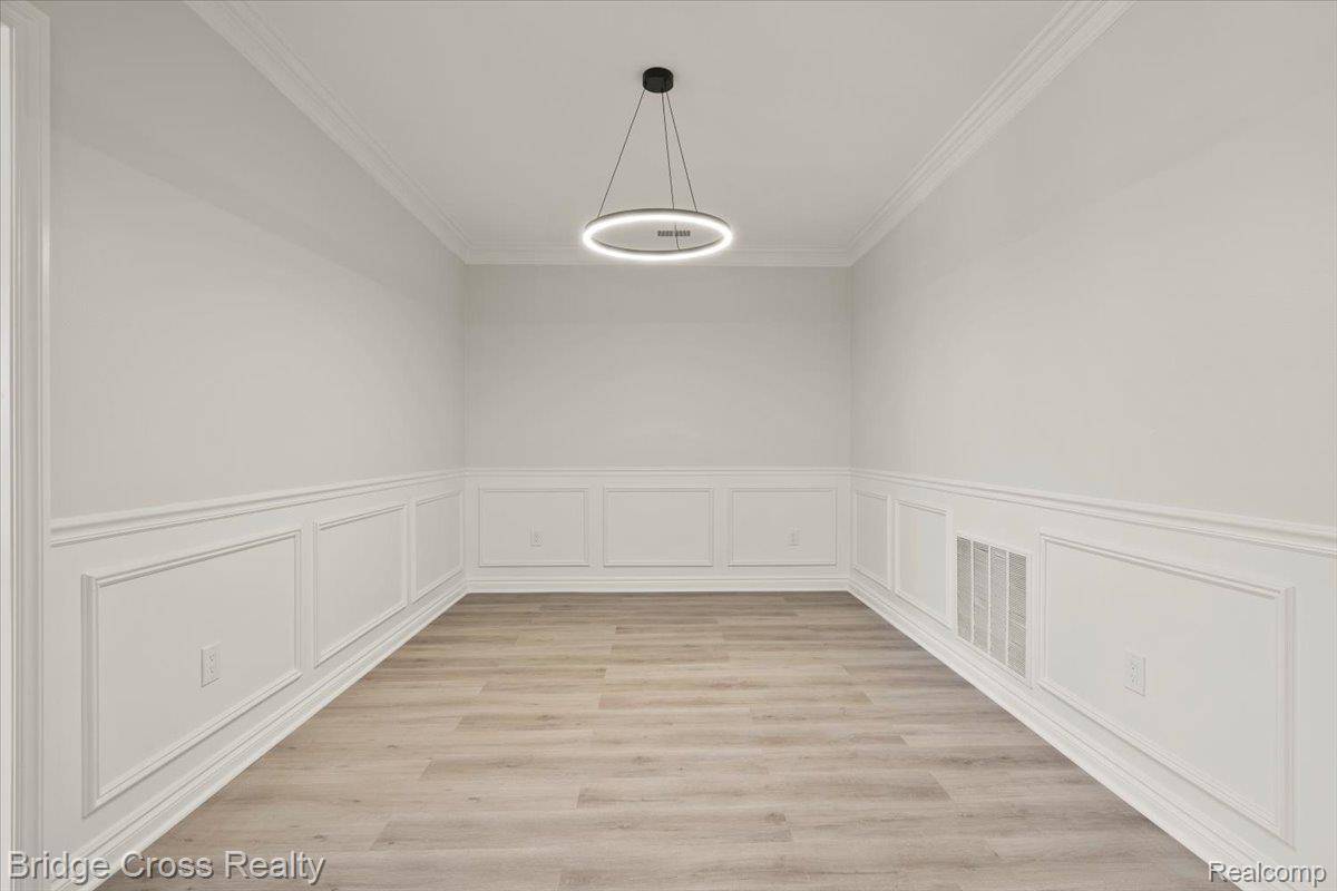 5685 Twin Oaks DR, Sterling Heights, MI 48314