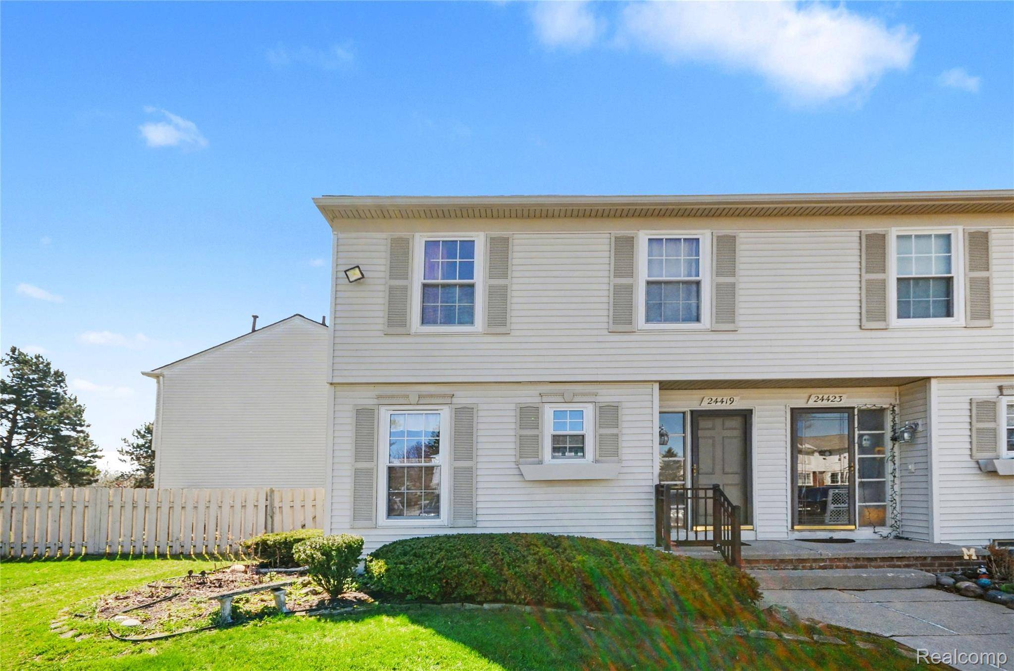 24419 Bashian DR, Novi, MI 48375