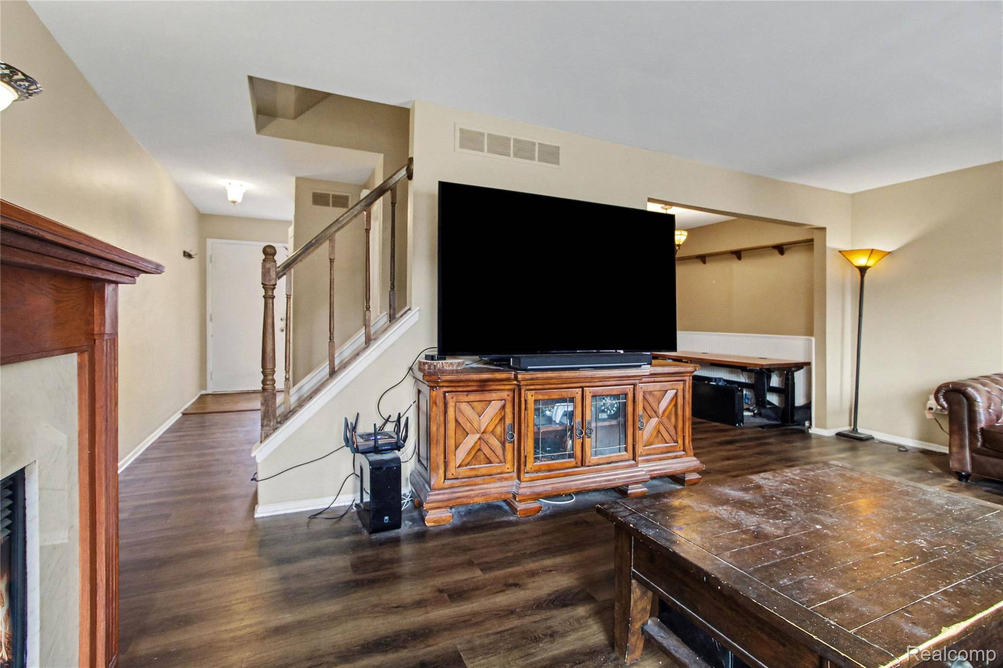 24419 Bashian DR, Novi, MI 48375