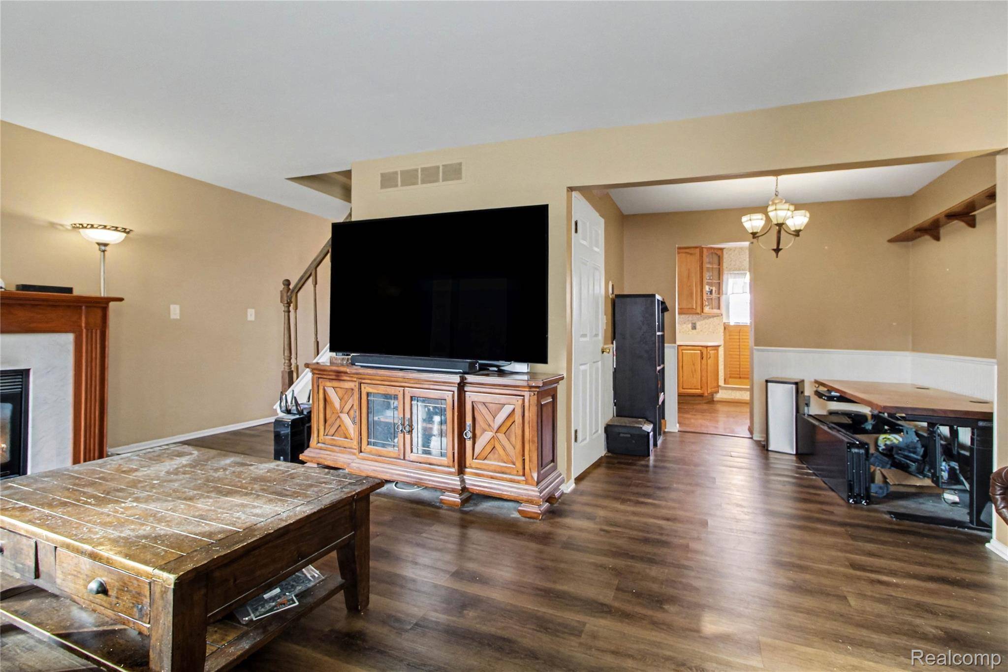 24419 Bashian DR, Novi, MI 48375