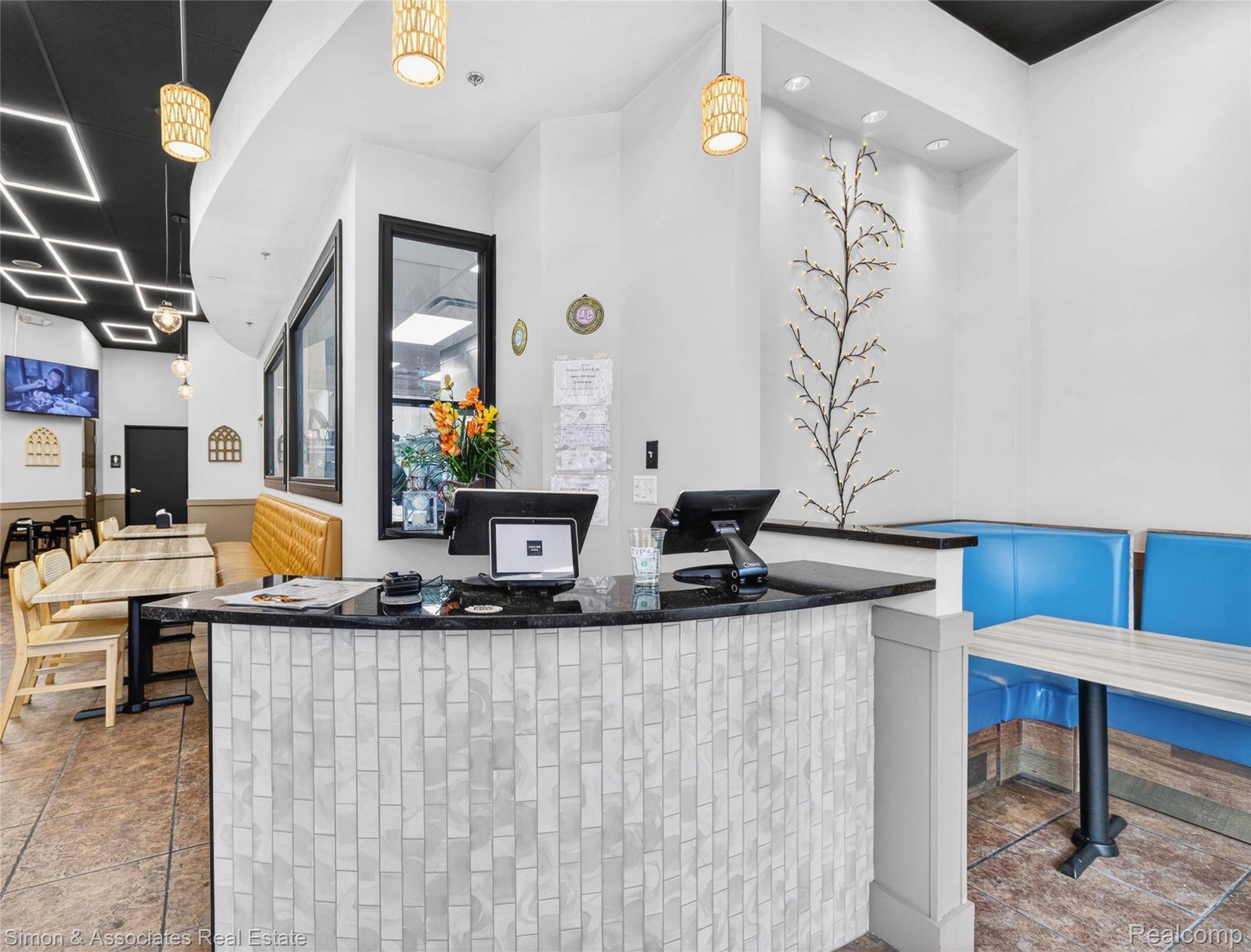 22215 michigan ave, Dearborn, MI 48124