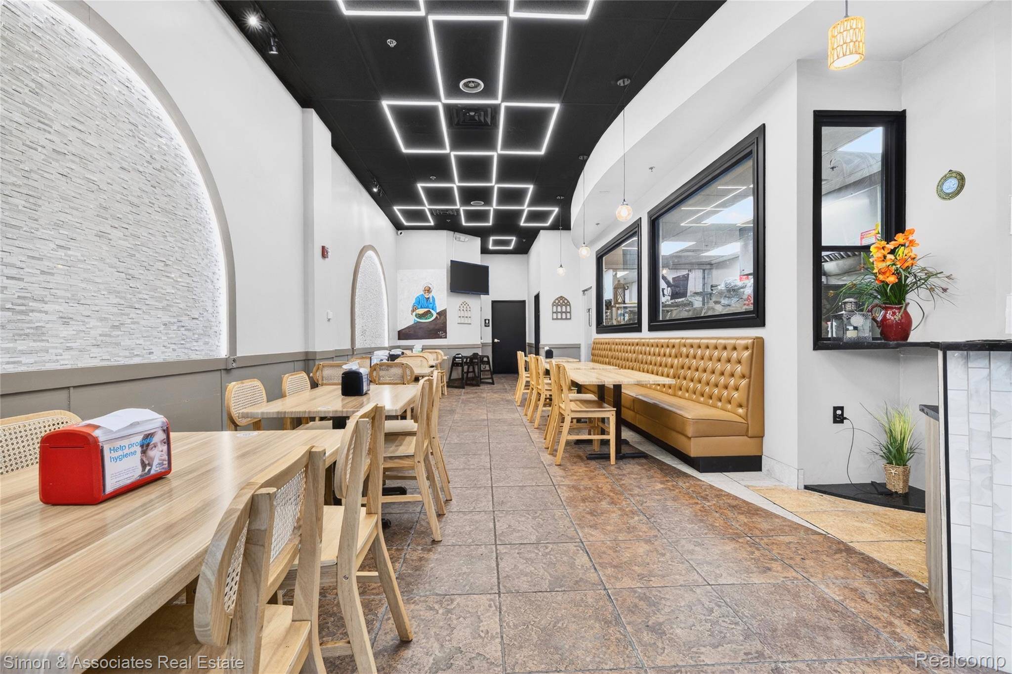 22215 michigan ave, Dearborn, MI 48124