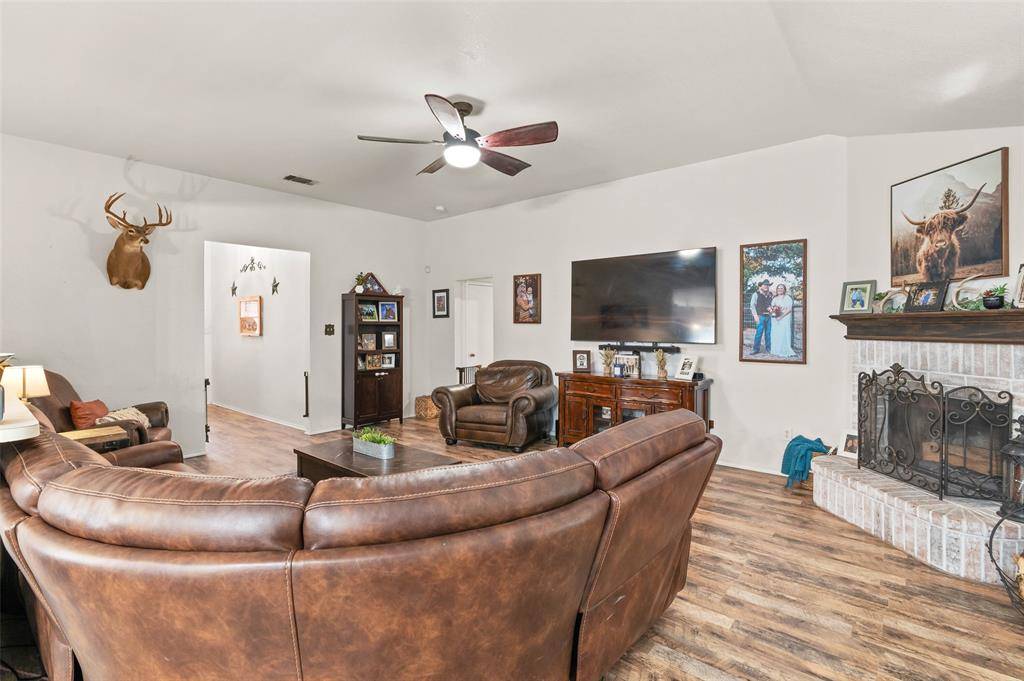 250 Wellington Trail, Weatherford, TX 76085