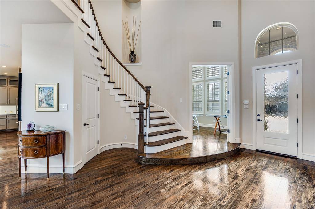 9444 Monteleon, Dallas, TX 75220