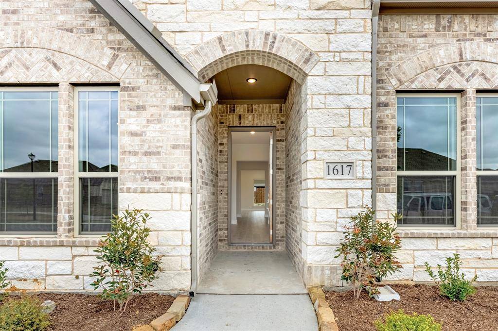 1617 Community Drive, Cedar Hill, TX 75116